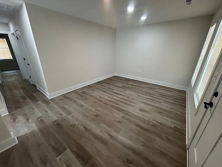 104 N Slocumb St — Photo 3