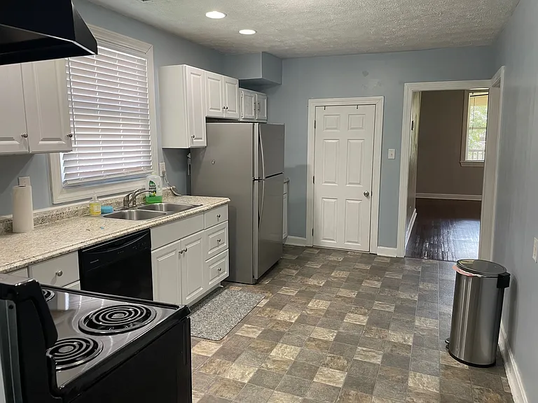431 Atwood St — Photo 11
