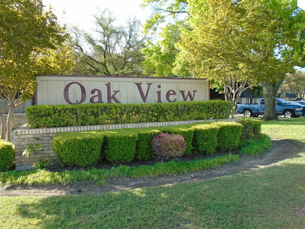 Building Photo - Oak View Apartments