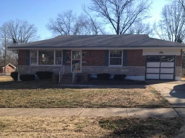 1306 Fargo Dr, Saint Louis, MO 63135