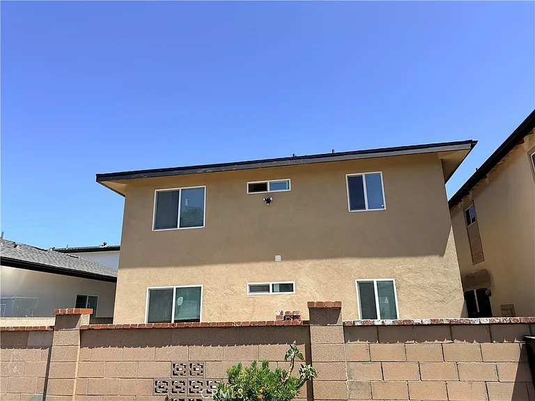 988 Valencia St #6 — Photo 1