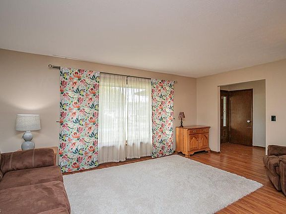 2nd image of 1611 Green Acres Dr