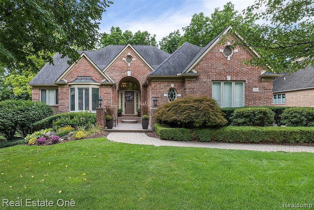 40 Whitney Ct, Troy, MI 48085 | Zillow