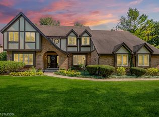 8181 Ridgepointe Dr, Burr Ridge, IL 60527