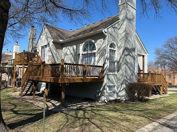 3rd image of 15705 W 90th St