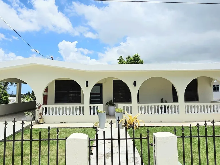 Carr #2 Urb. Villa Avelina — Photo 1