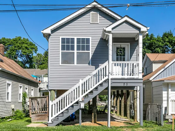 88 Seadrift Ave, Highlands, NJ 07732