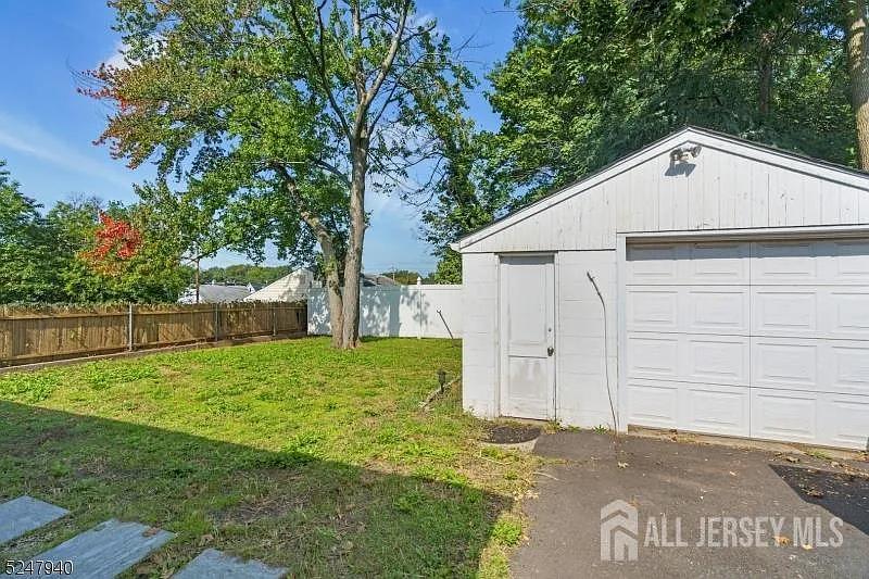 2 bed, 1.0 bath, $3,200 — Photo 1