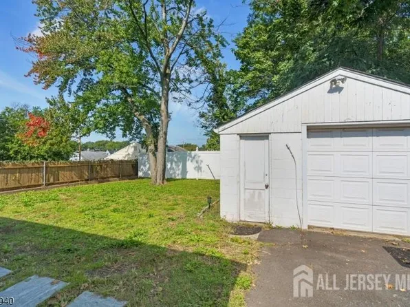 67 Woodland Ave, Fords, NJ 08863