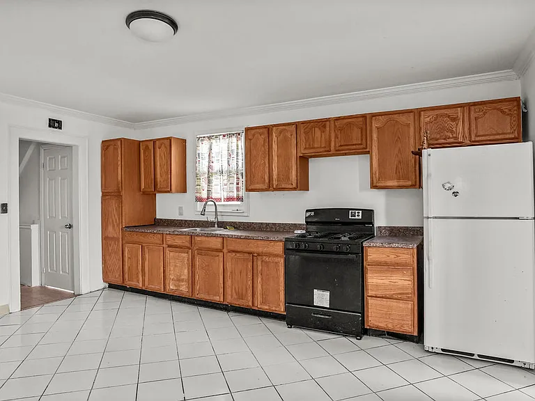 18 Beal St #3 — Photo 6