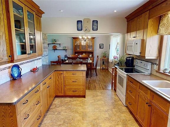 5th image of 16 Daleview Cres