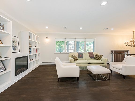 5th image of 39 Hickory St