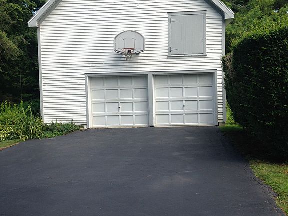 3rd image of 750 Oakwood Ave