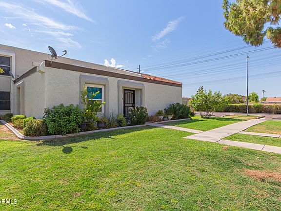 2nd image of 916 E DIAMOND Drive