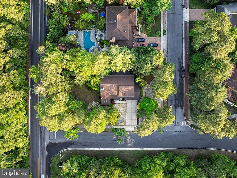 1 Bronwood Dr — Photo 52