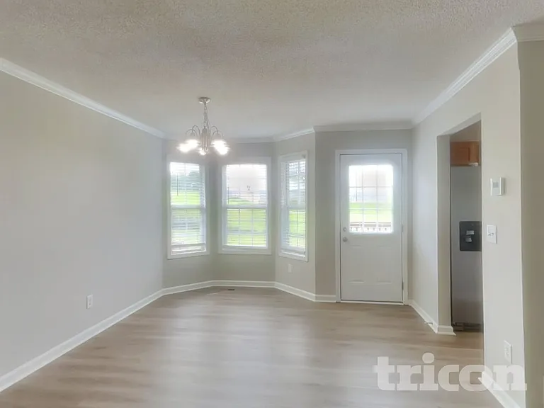 412 Remington Ct — Photo 5