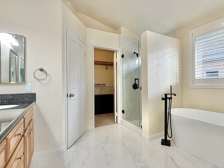 13686 Essence Rd — Photo 32