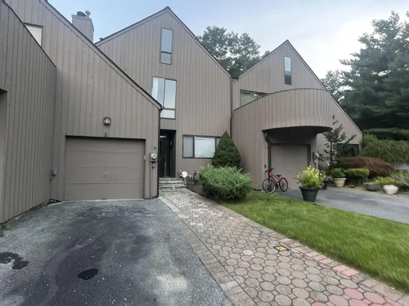 2 Rockhagen Rd, Thornwood, NY 10594