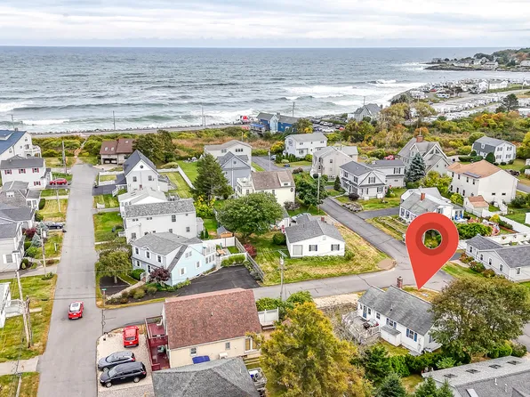 16 Surf Avenue, York, ME 03909