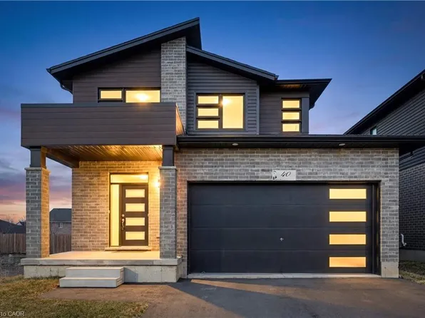 40 Moon Cres, Cambridge, ON N1S 0C4