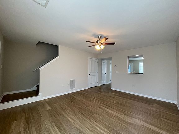 3rd image of 2004 Willow Dr #2