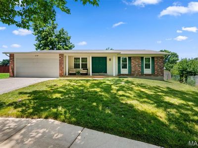 574 Larksmore Ct, Manchester, MO, 63021