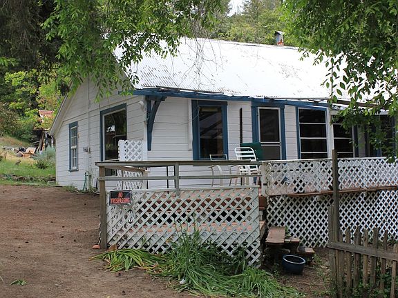 4th image of 990 Kings Hwy