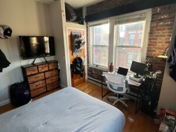 5th image of 28 Fleet St #307