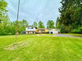 7590 Dean Rd, Fenton, MI 48430