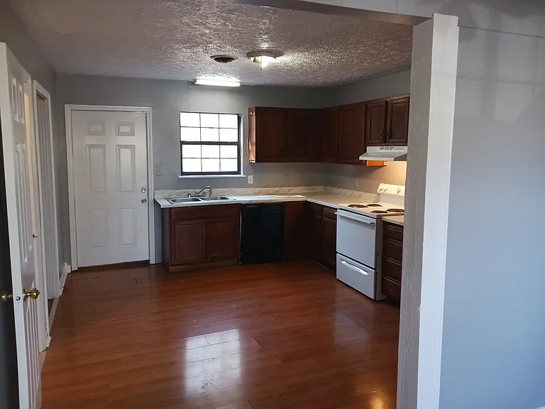 106 Jersey Dr — Photo 8