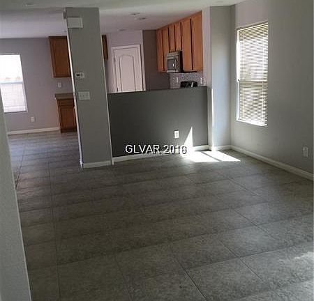 5th image of 72 Emerald Falls Ave