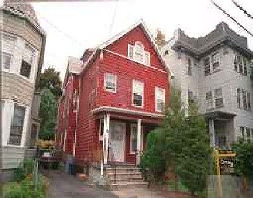 1st image of 25 Babcock Pl