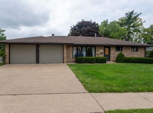 2747 Shady Ln, Dubuque, IA 52001