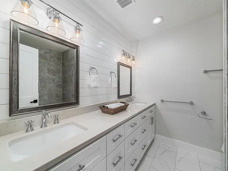 1601 Windsong Trl — Photo 24