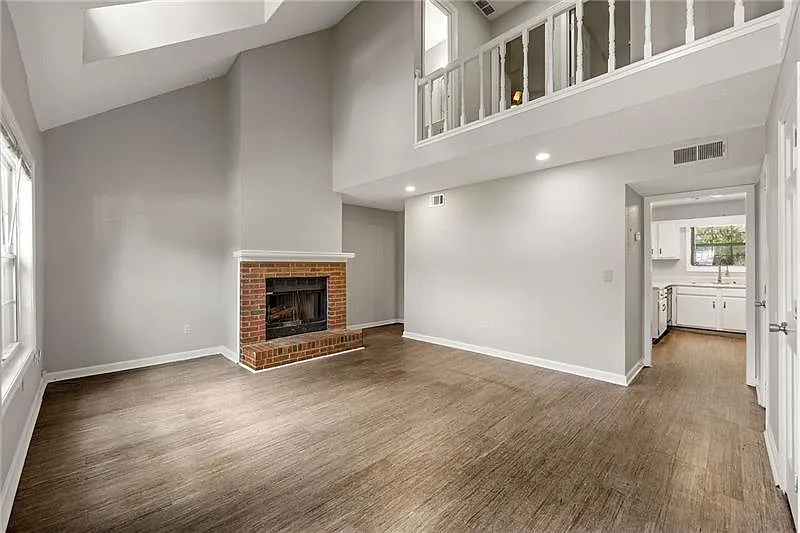2 bed, 1.5 bath, 1199 sqft, $1,595 — Photo 2