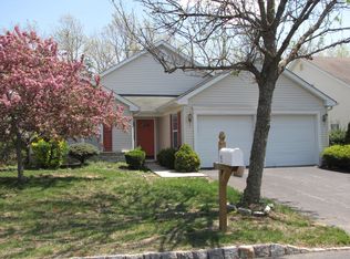 15 Morning Glory Ln, Lakewood, NJ 08701