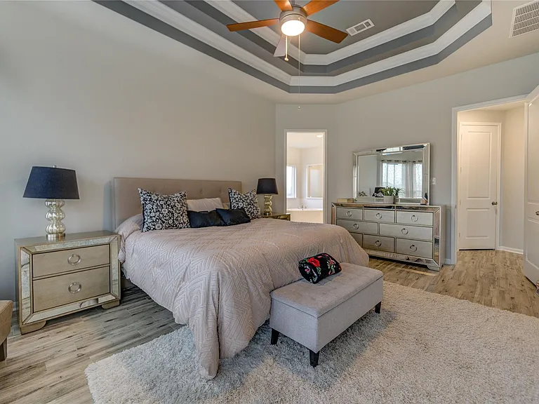 2727 Camellia Ave — Photo 22