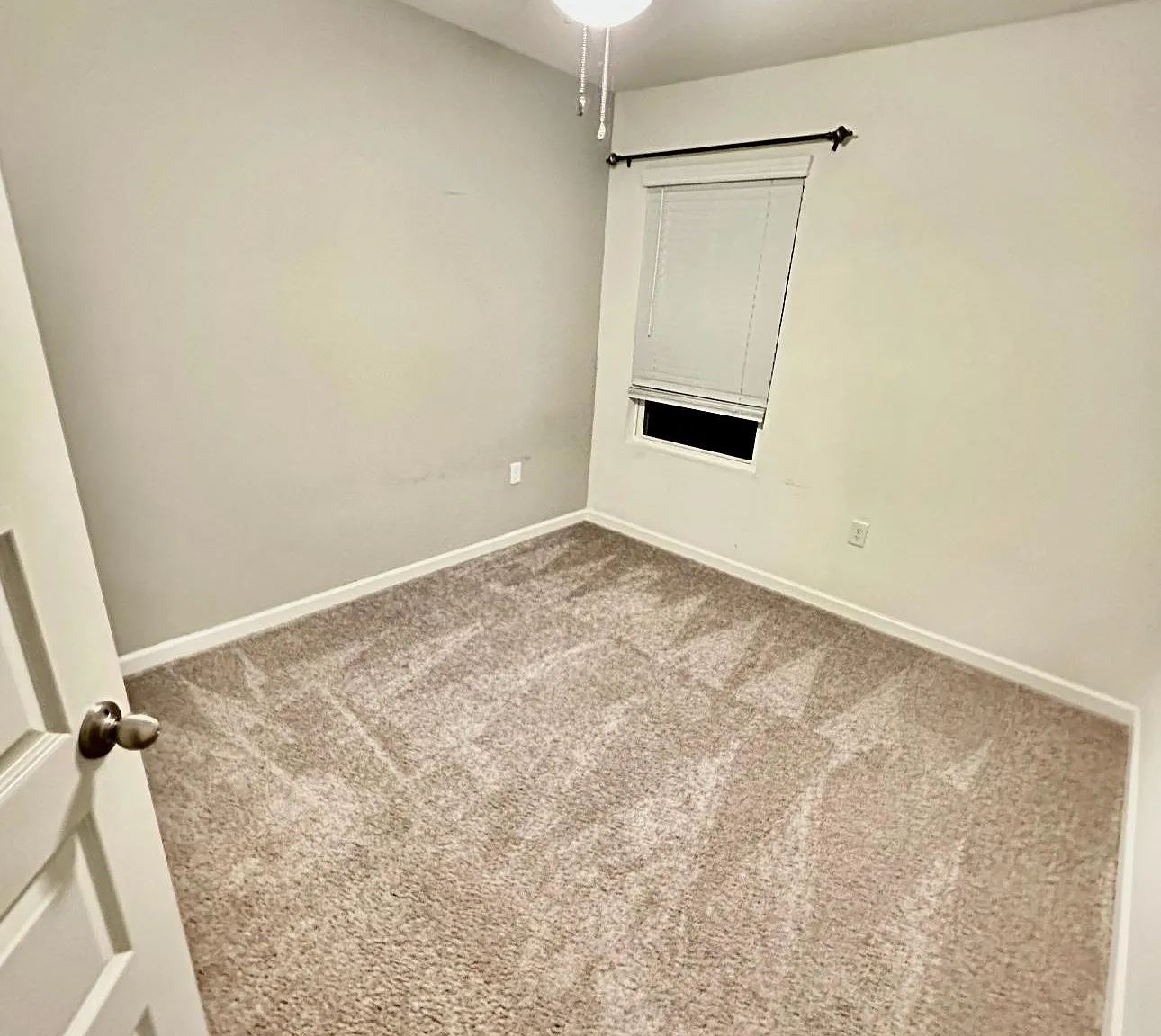 3 bed, 2.5 bath, 1635 sqft, $1,999 — Photo 2