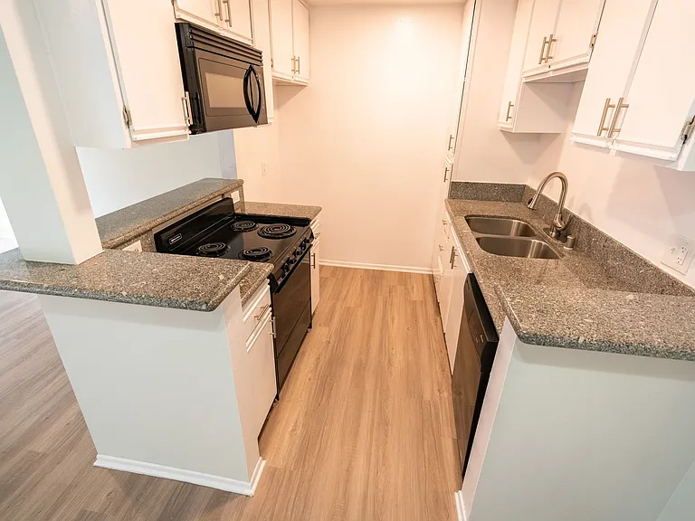 6310 Sylmar Ave — Photo 12