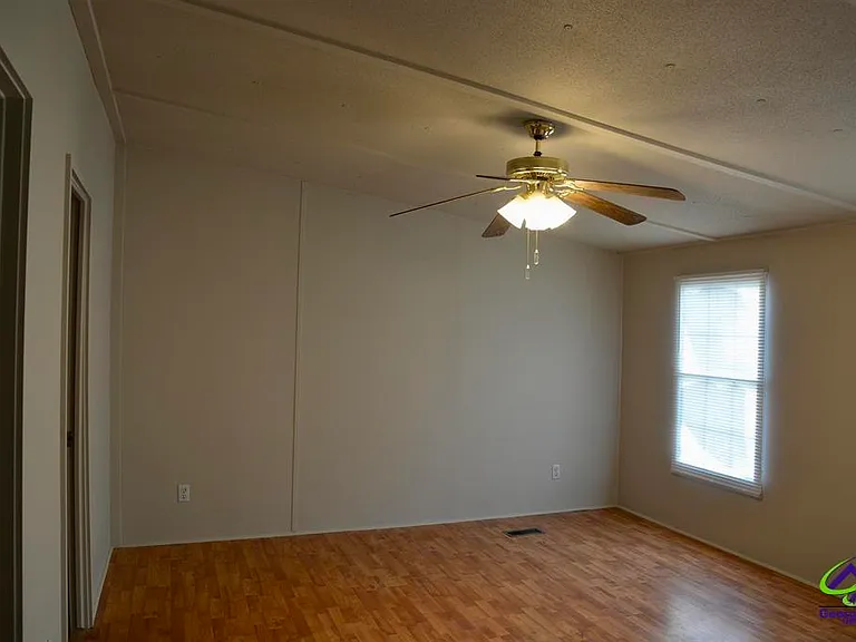111 Brighton Dr — Photo 11