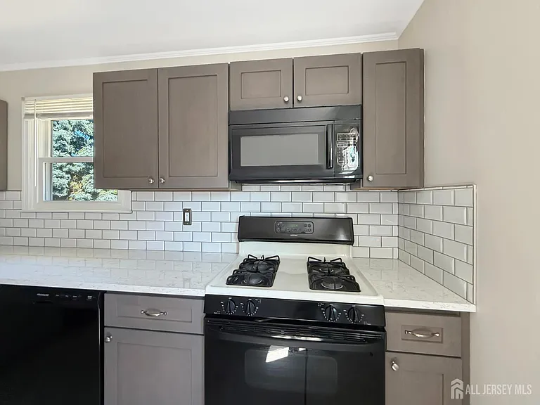 19 S Van Buren Ave — Photo 4