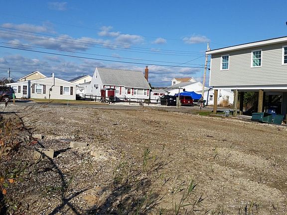 3rd image of 15 W Boat Dr