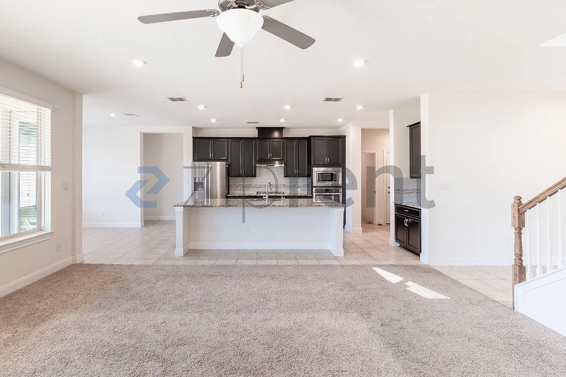 4 bed, 3.5 bath, 3808 sqft, $3,300 — Photo 4