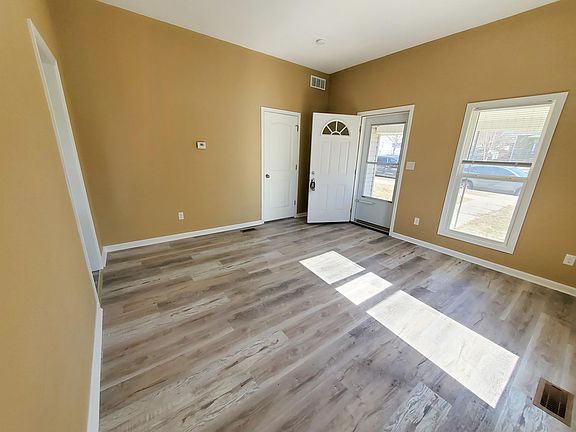 3rd image of 2208 Bird Ave