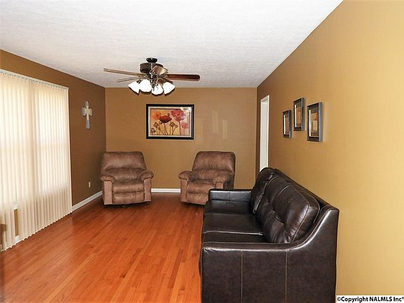 4th image of 10012 Hogan Dr SE