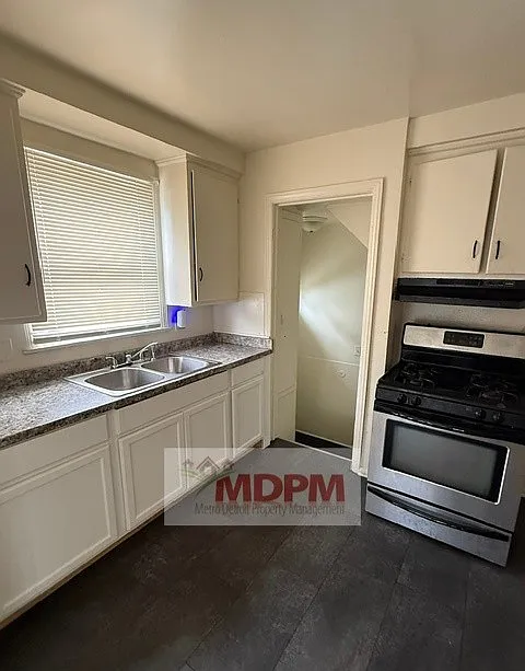 3 bed, 1126 sqft, $1,150 — Photo 2