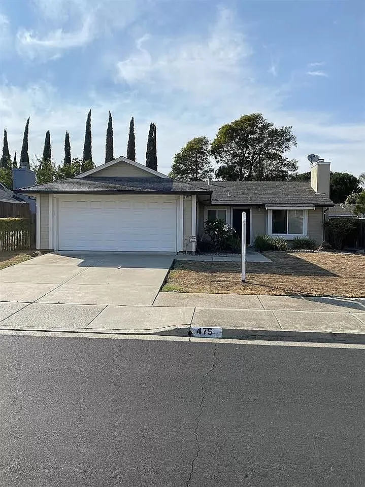 475 Kim St photo 1