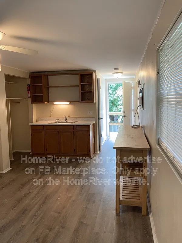 Studio, 1.0 bath, 350 sqft, $1,100 — Photo 3