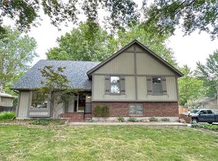 1018 SE 3rd Ter, Lees Summit, MO 64063