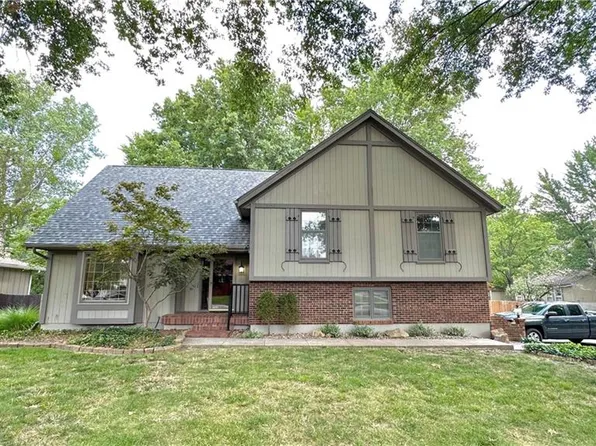 1018 SE 3rd Ter, Lees Summit, MO 64063